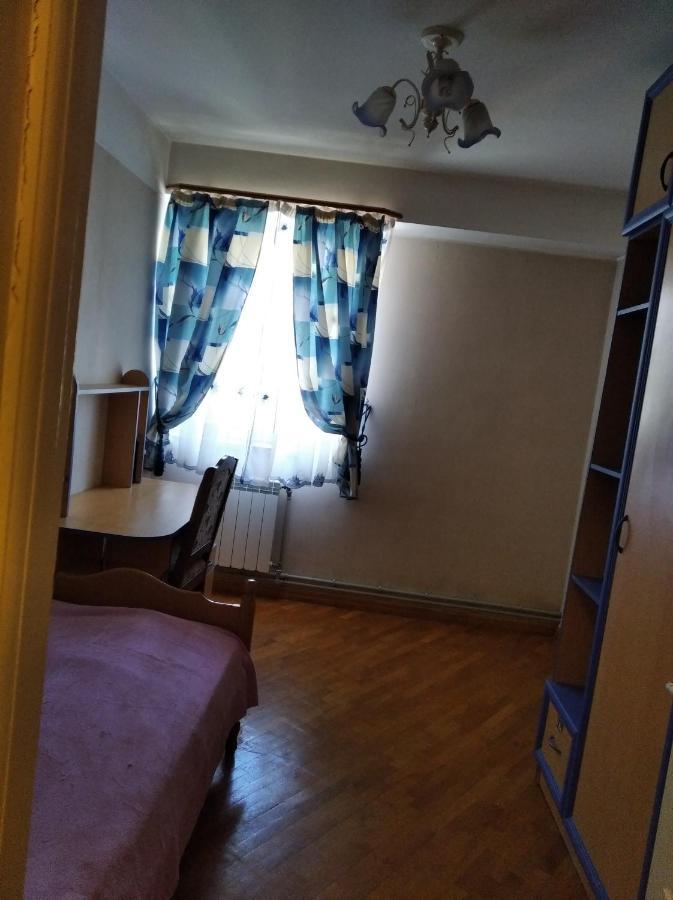 3 Room Apartment In Small Center Of 耶烈万 外观 照片