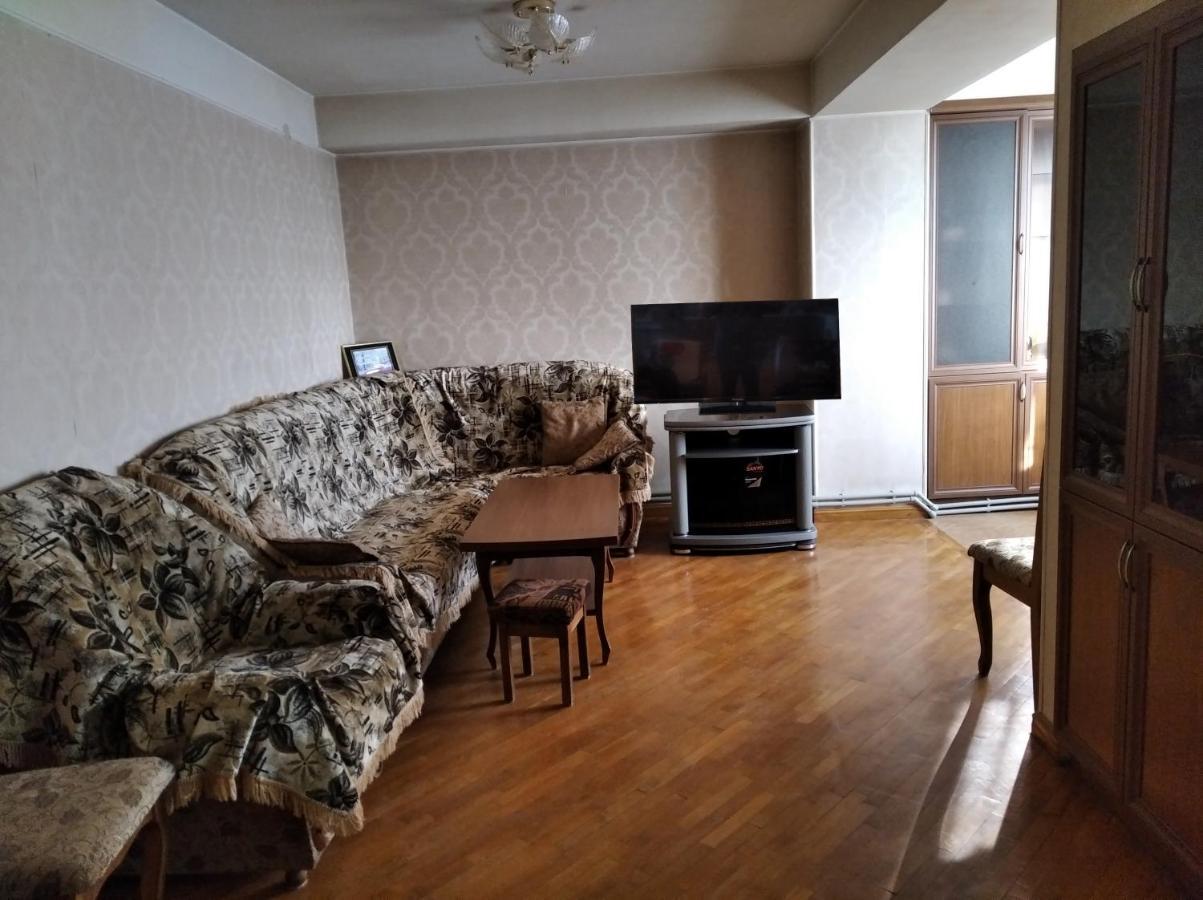 3 Room Apartment In Small Center Of 耶烈万 外观 照片
