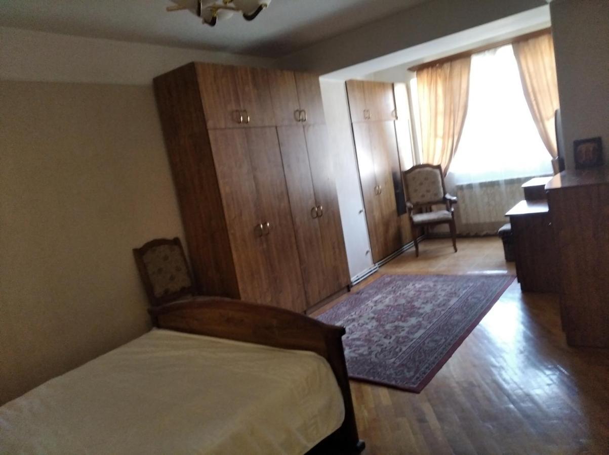 3 Room Apartment In Small Center Of 耶烈万 外观 照片