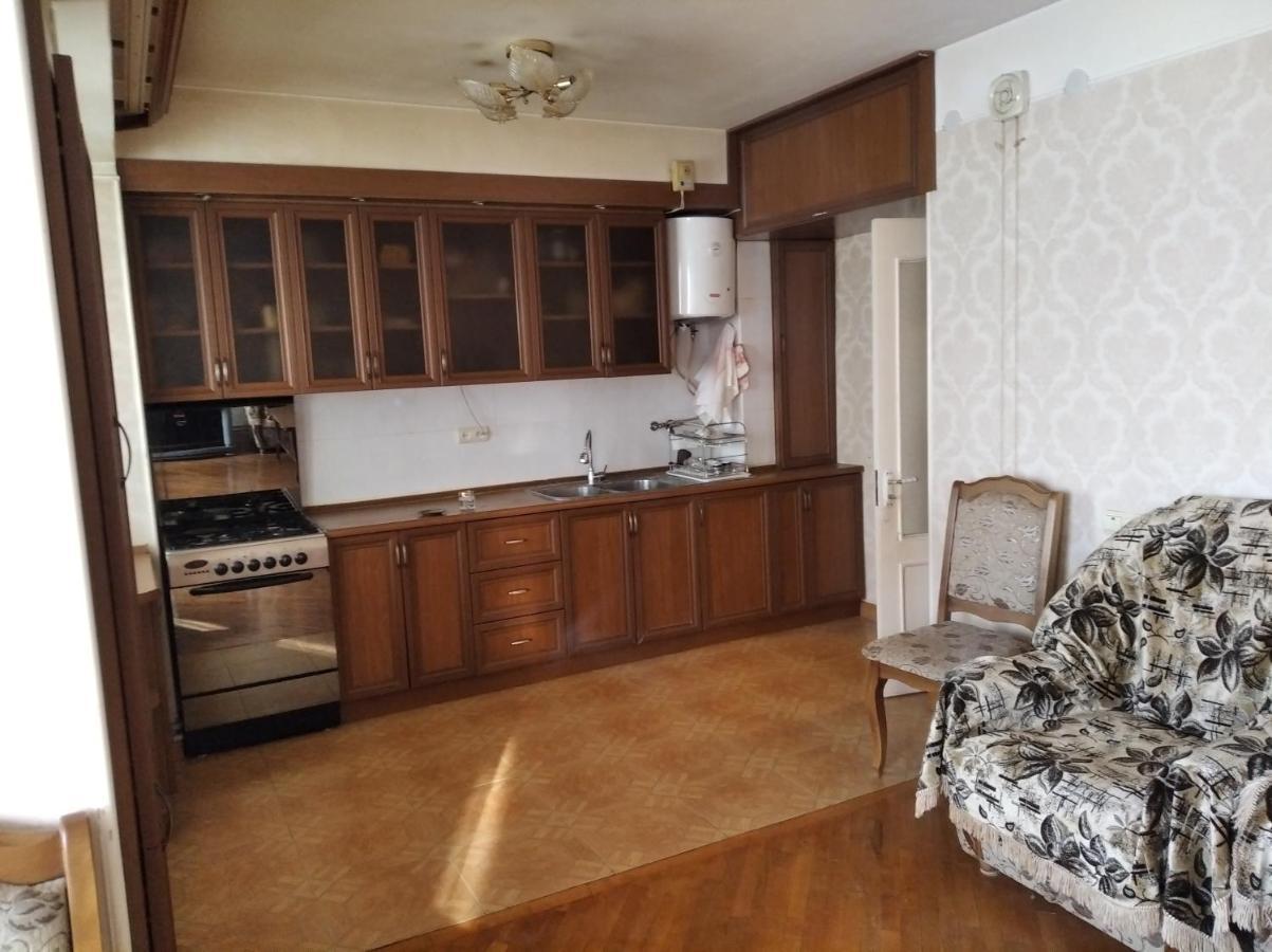 3 Room Apartment In Small Center Of 耶烈万 外观 照片