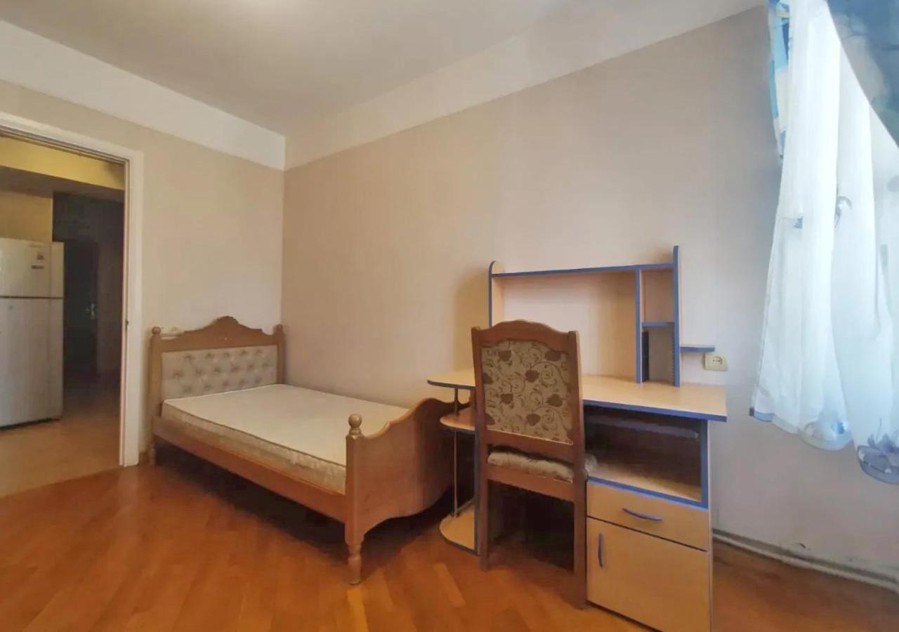 3 Room Apartment In Small Center Of 耶烈万 外观 照片