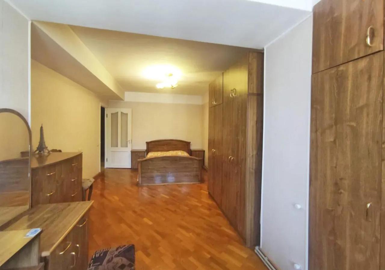 3 Room Apartment In Small Center Of 耶烈万 外观 照片
