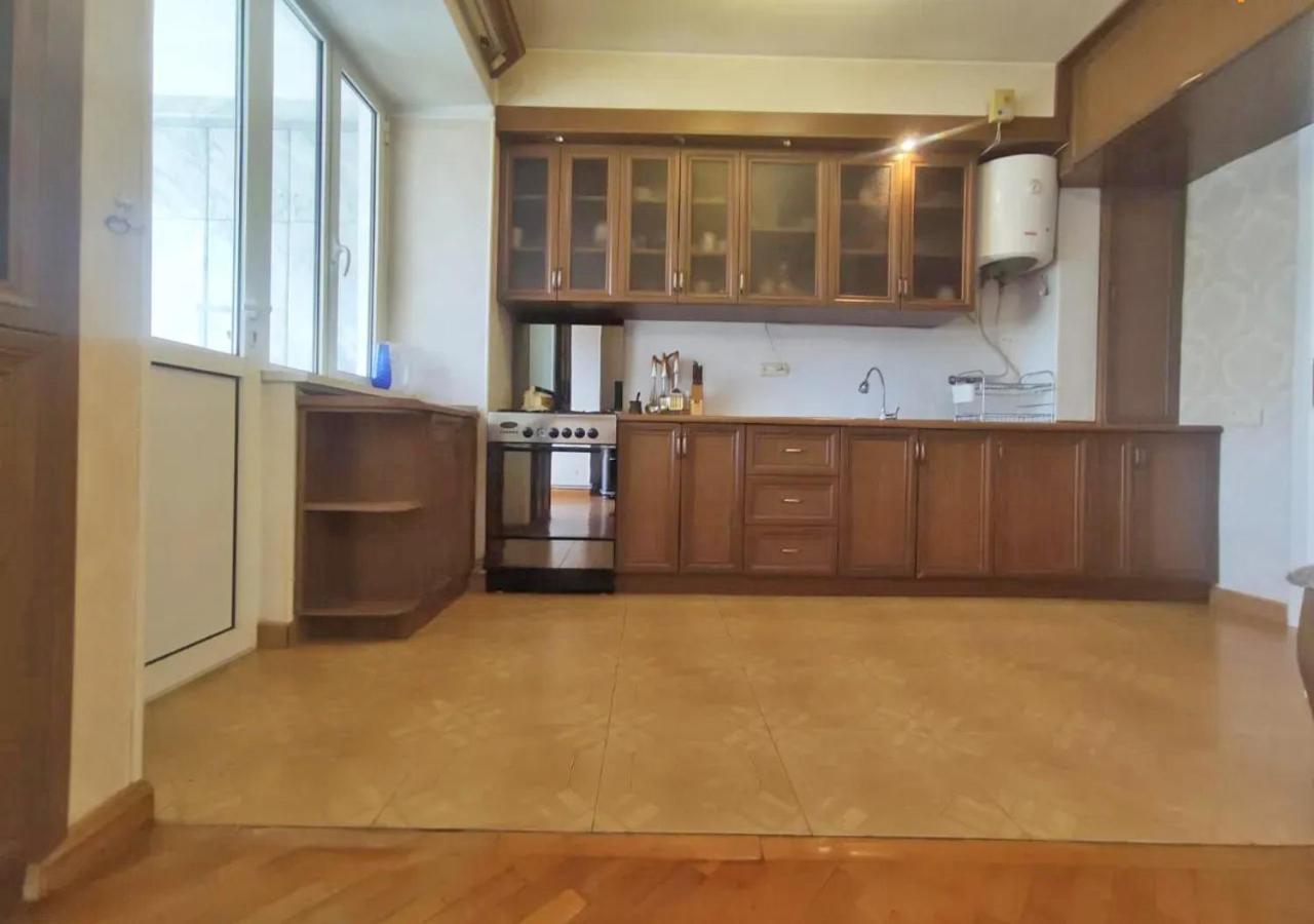 3 Room Apartment In Small Center Of 耶烈万 外观 照片