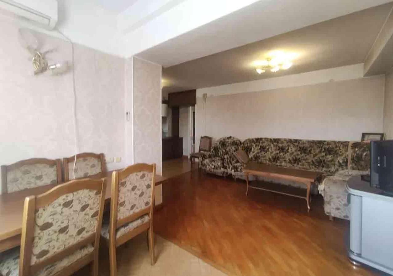 3 Room Apartment In Small Center Of 耶烈万 外观 照片